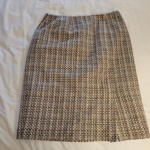 Woven tweed skirt with front side slit Size 4